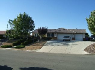 19582 Powhatan Rd, Apple Valley, CA 92308