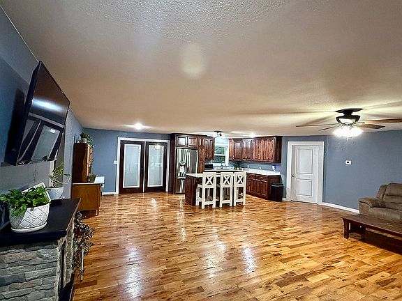 2nd image of 145 Trailwood Rd