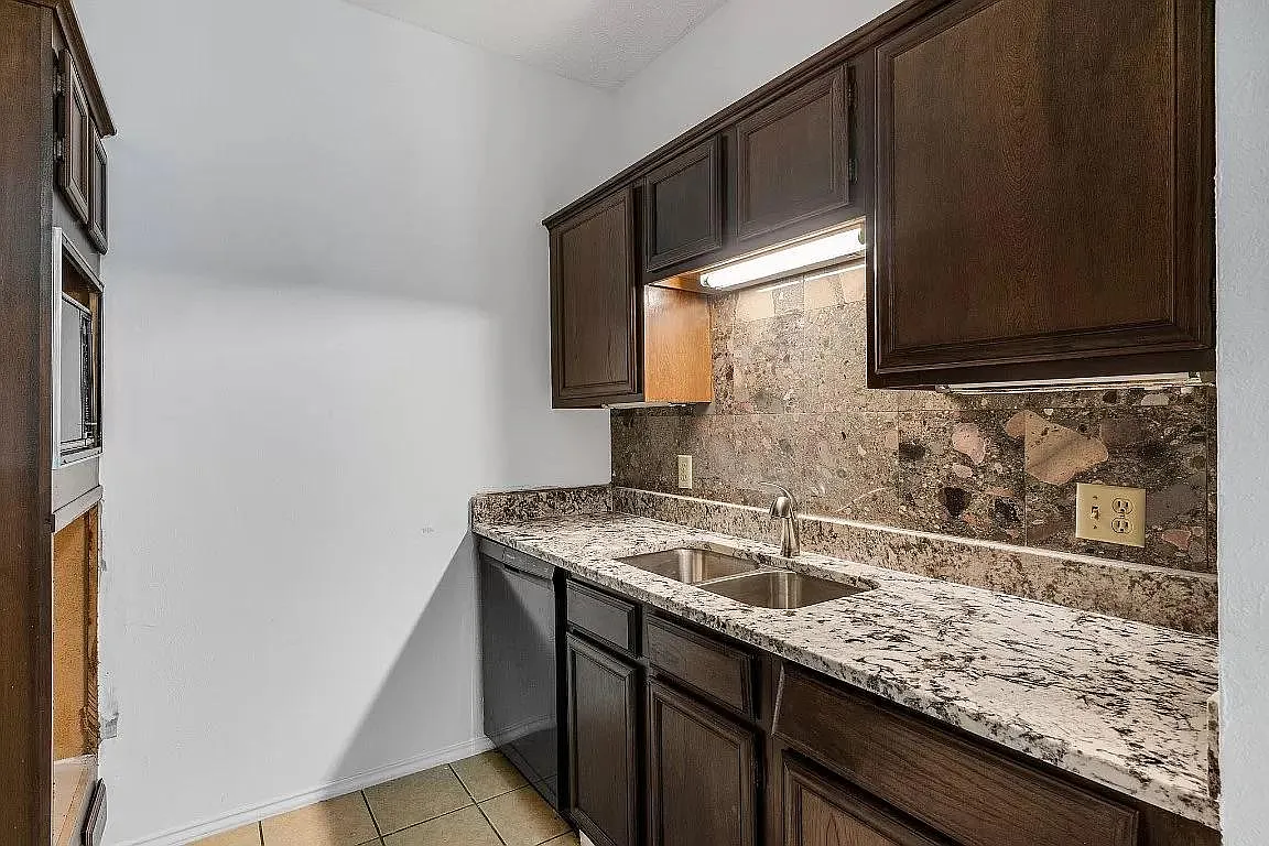 2 bed, 914 sqft, $1,250 — Photo 2