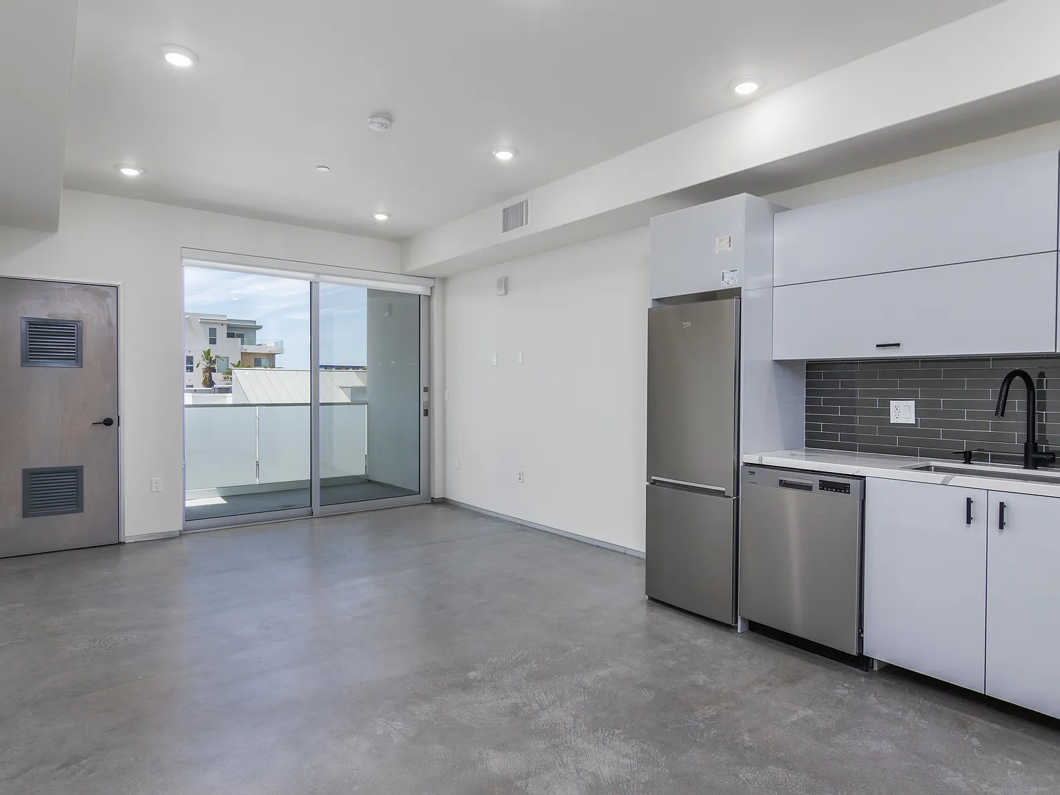 11588 W Pico Blvd — Photo 1