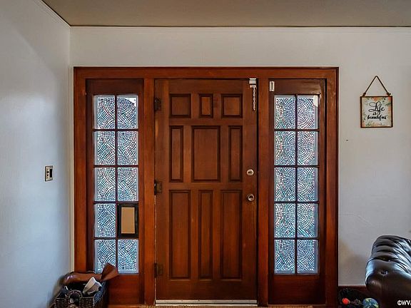 5th image of 1590 Winter St NE
