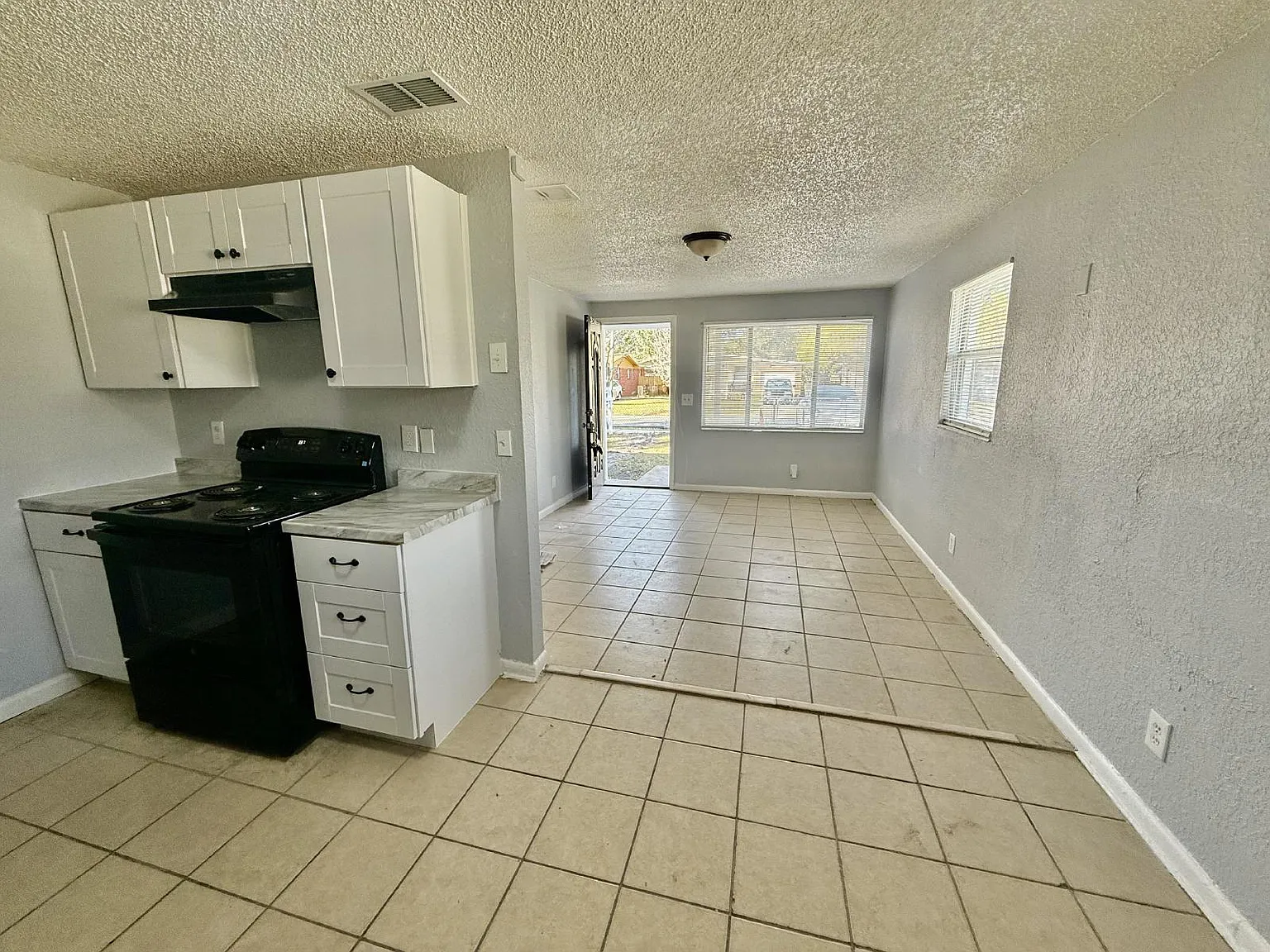 3 bed, 1.5 bath, 854 sqft, $1,200 — Photo 4