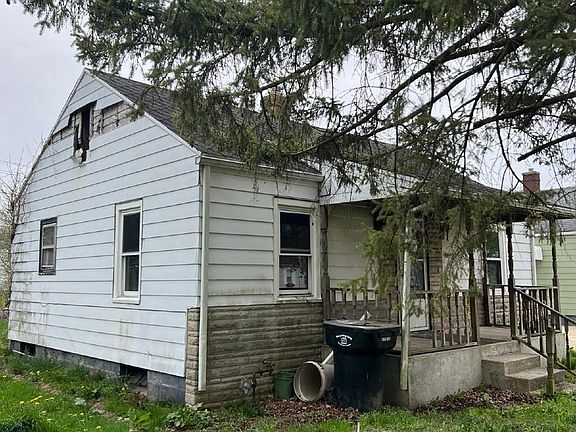 3rd image of 19856 Detroit Ave