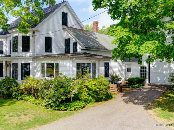 52 High St, North Berwick, ME 03906