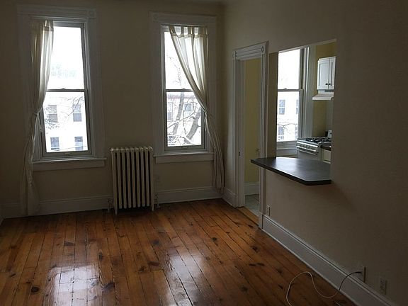 3rd image of 27 Windsor Pl #2