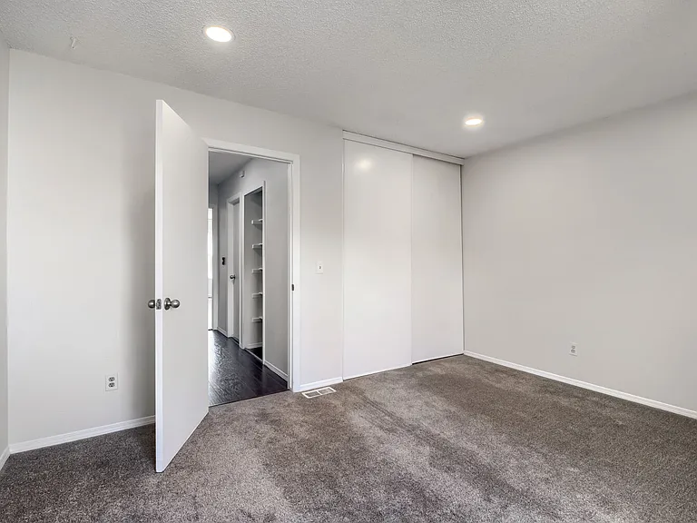 4177 Charleston Dr — Photo 15