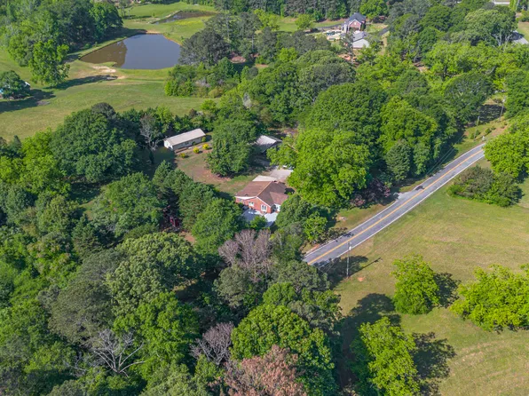 47 McGuire Rd, Carrollton, GA 30117