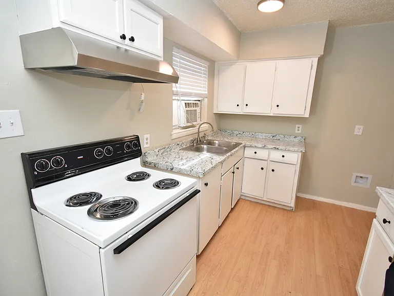 1206 Belvedere Dr — Photo 5