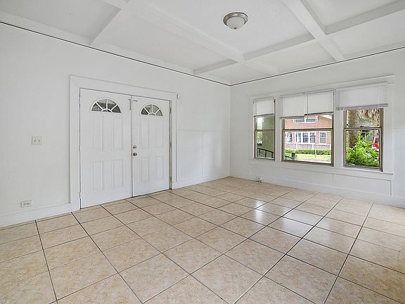 5th image of 113 Orange Ave #1