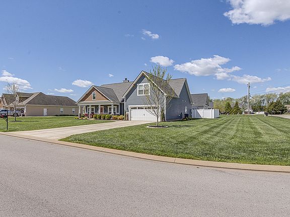 5th image of 675 Laurel Ln