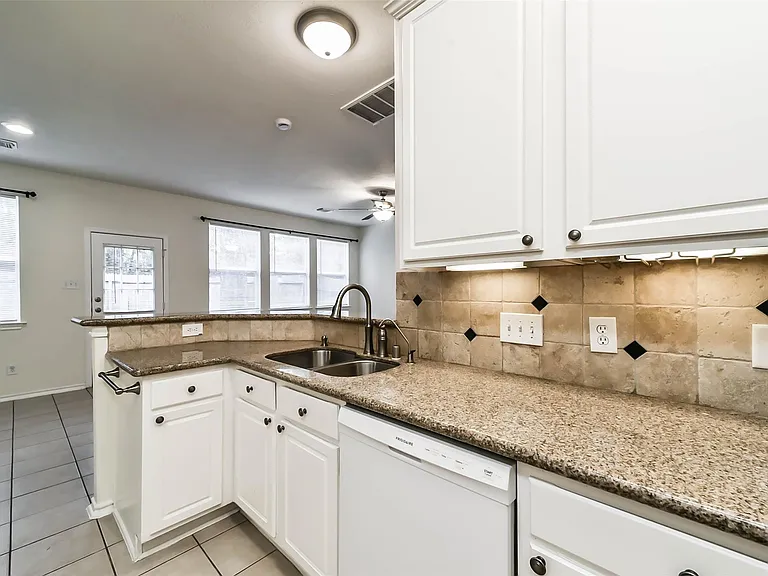 246 W Stedhill Loop — Photo 11