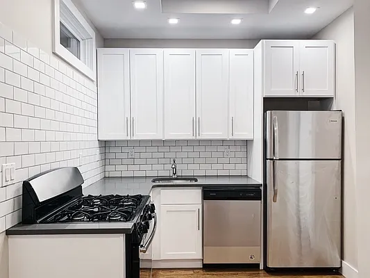 Rented by Bold New York | media 32