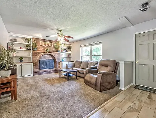 1017 Kiowa St — Photo 3