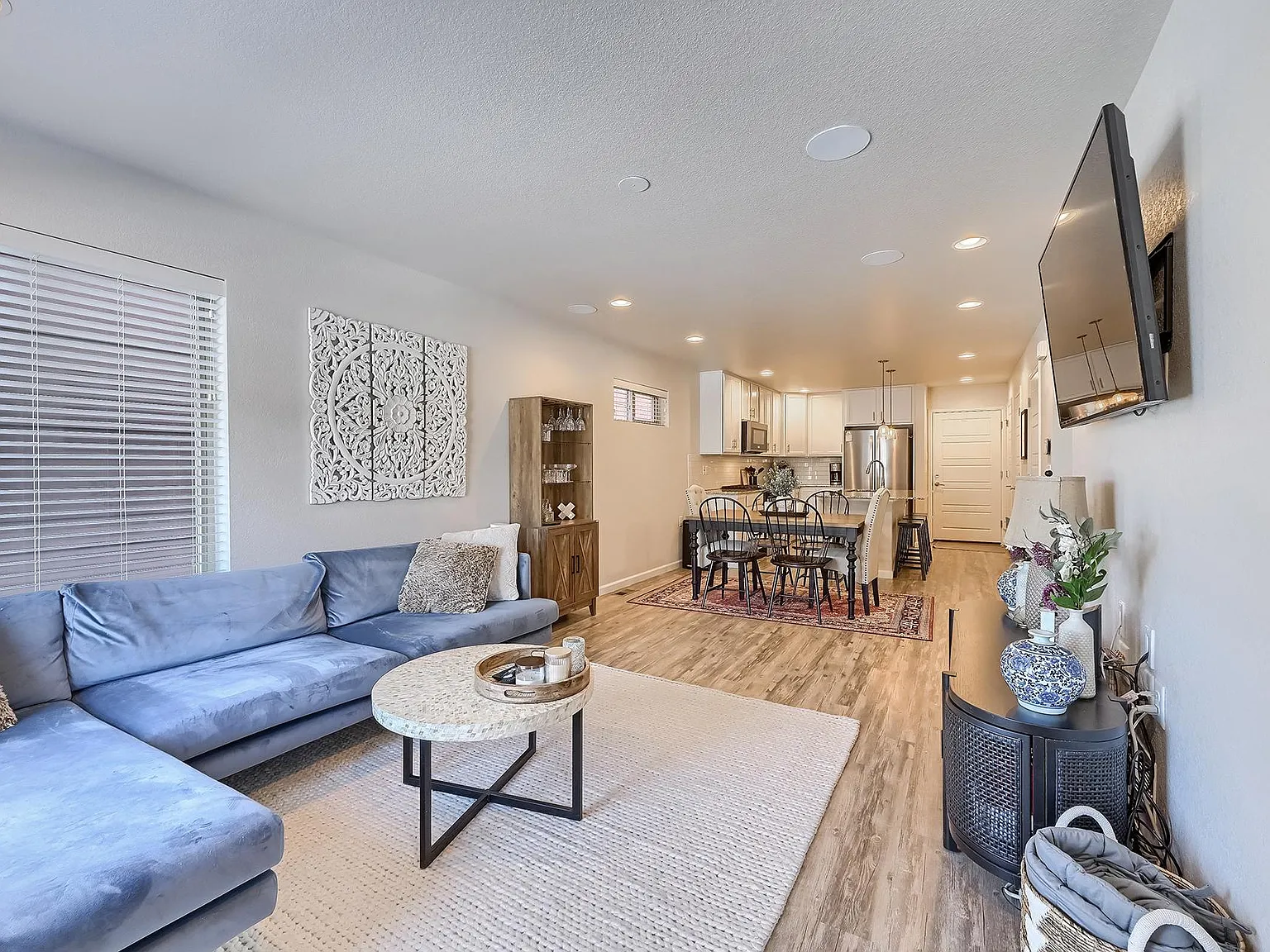 3 bed, 2.5 bath, 1392 sqft, $3,450 — Photo 3