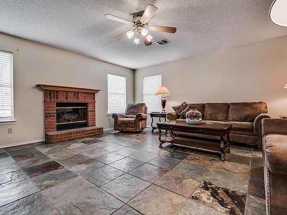 5th image of 1005 Tremont Dr