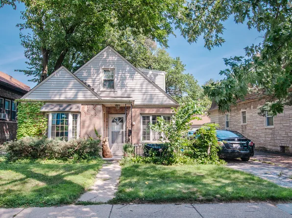 5725 N Kostner Ave, Chicago, IL 60646