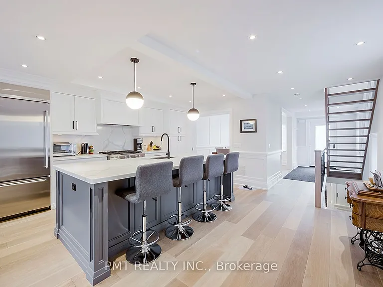 50 Thursfield Cres — Photo 8