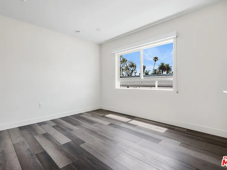 3667 Mentone Ave #8 — Photo 15