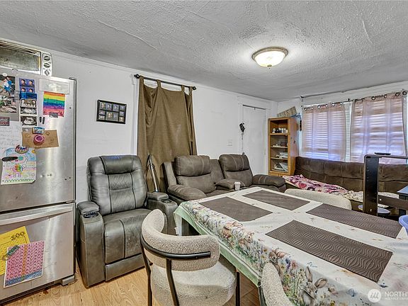 4th image of 2820 29th Avenue S