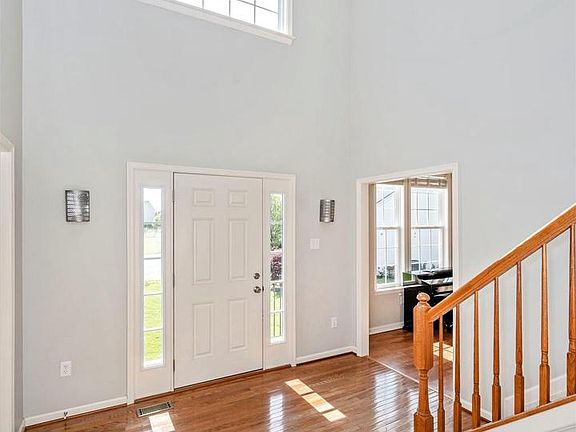5th image of 13 Farragut Dr