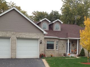 17 Park Dr N, Yorkville, IL 60560