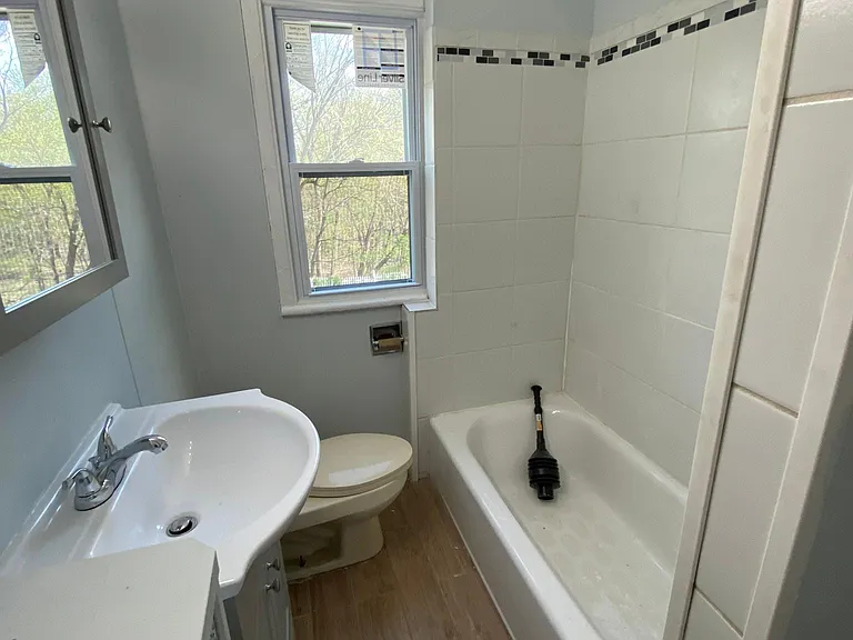 1627 Wyoming Ave — Photo 10