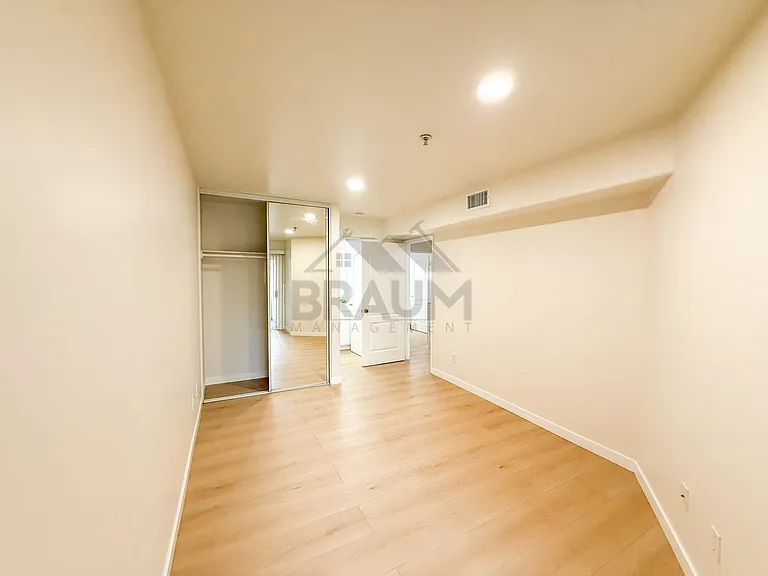 7323 WINNETKA — Photo 21