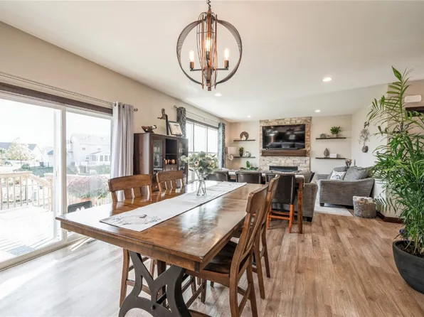 1110 Blue Stone St NW, Cedar Rapids, IA 52405