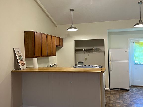 3rd image of 4914 Charwood Trl NW