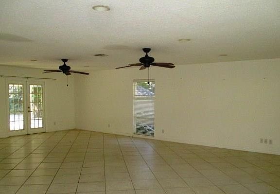 2nd image of 906 Sandpiper Ln