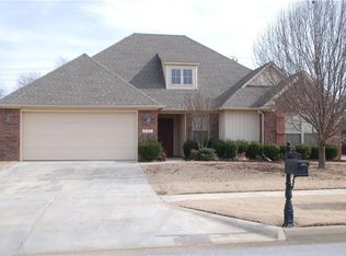 2490 Vickers Pl, Fayetteville, AR 72704