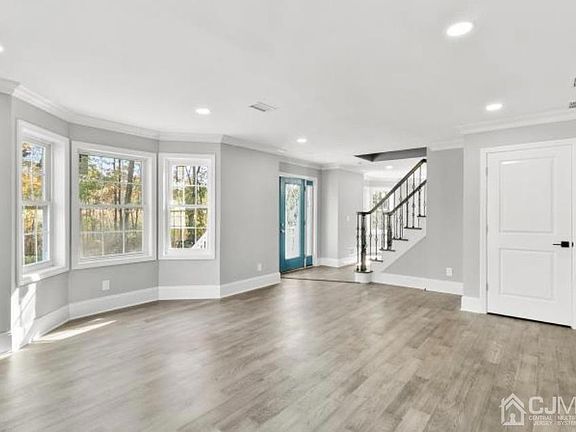4th image of 1095 Blandford Ave