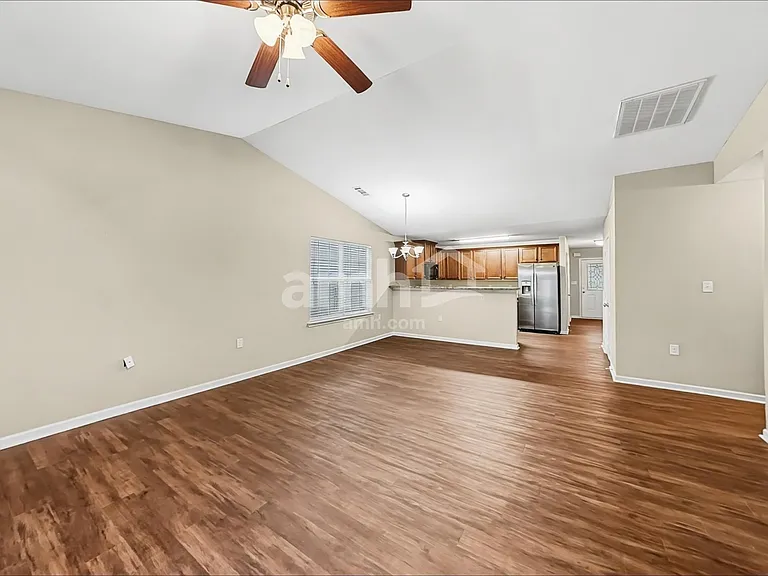 410 Lind Point Ln — Photo 6