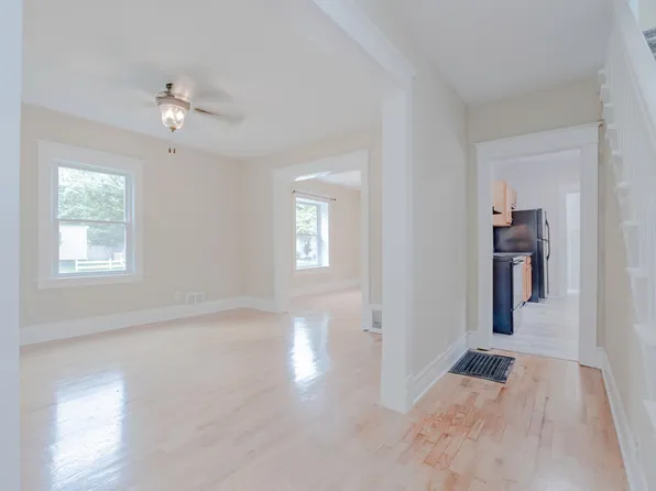 232 Lathrop St, Lansing, MI 48912