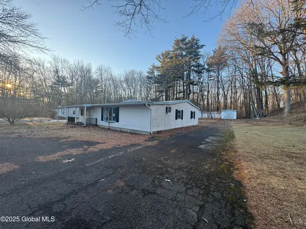 170 Clamsteam Road, Halfmoon, NY 12065