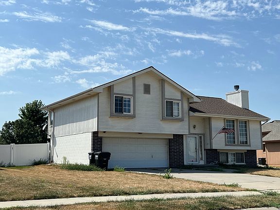 3rd image of 712 Eagle View Dr