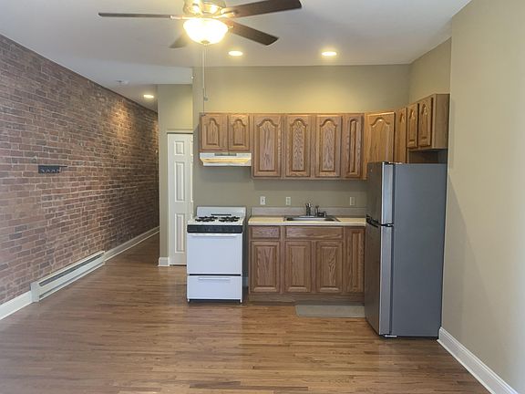 4th image of 224 W 14th St APT 3