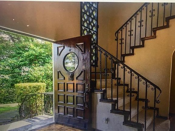 3rd image of 2815 Hillside Dr