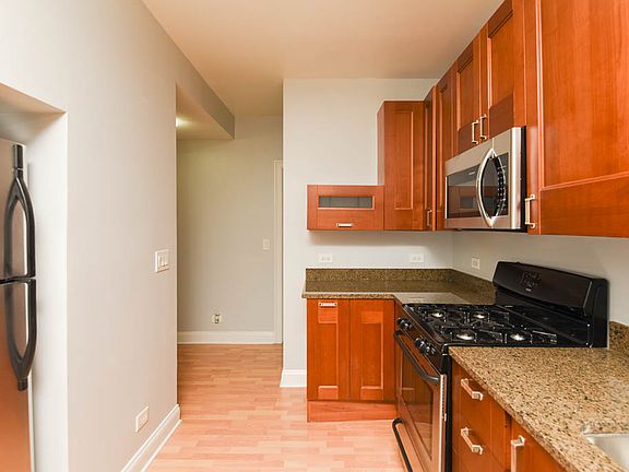 5th image of 7528 N Seeley Ave APT B4