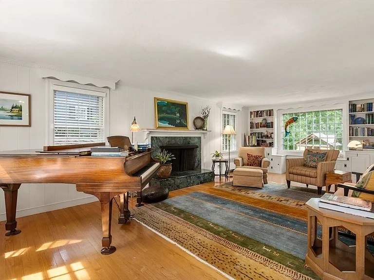11 Nantucket Rd — Photo 5