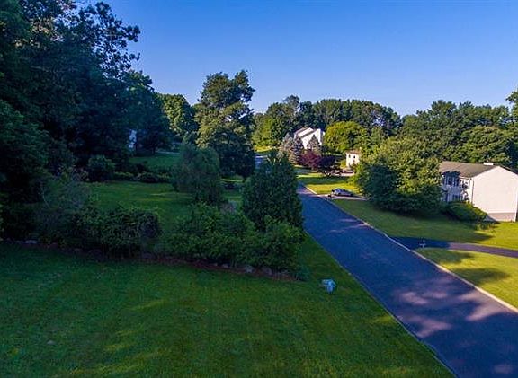 3rd image of 18 Southfield Dr