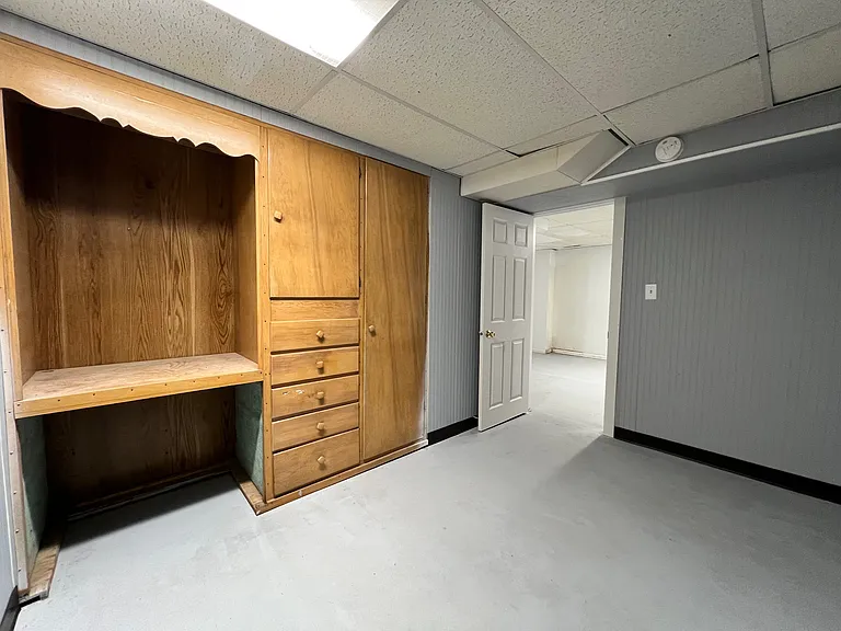 Large closet, built-in drawers & a desk for study.