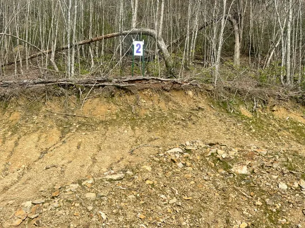 2 Sleepy Hollow Rd, East Bernstadt, KY 40729