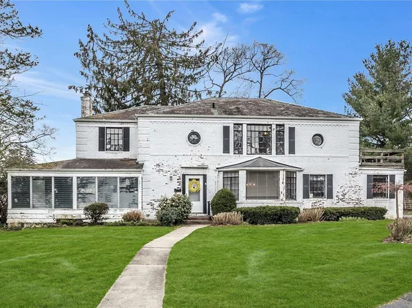 7 Green Terrace, Manhasset, NY 11030