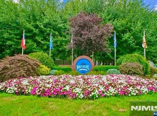 415 Chase Court #415, Edgewater, NJ 07020
