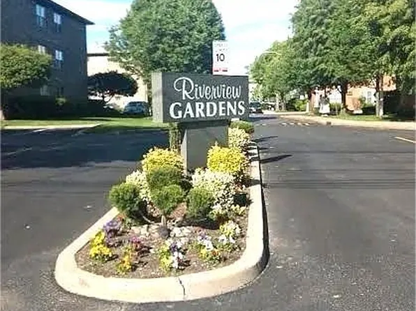 125 Riverview Court image 1 of 6