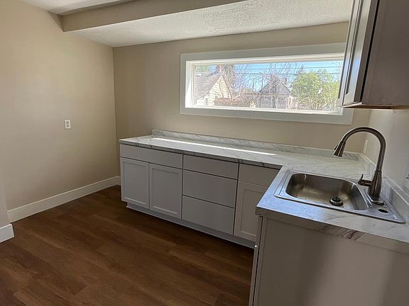 3rd image of 391 Sherburne Ave