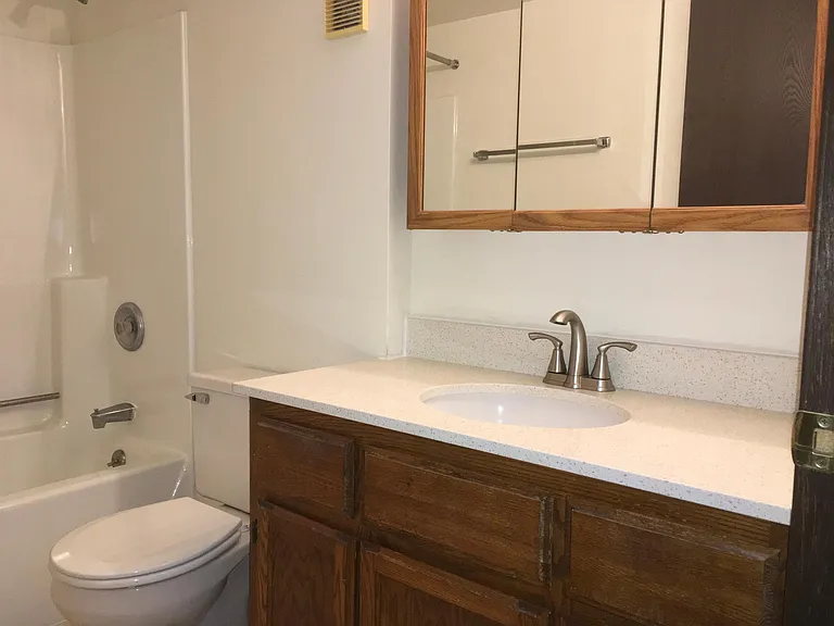 W69N876 Evergreen Ct — Photo 15