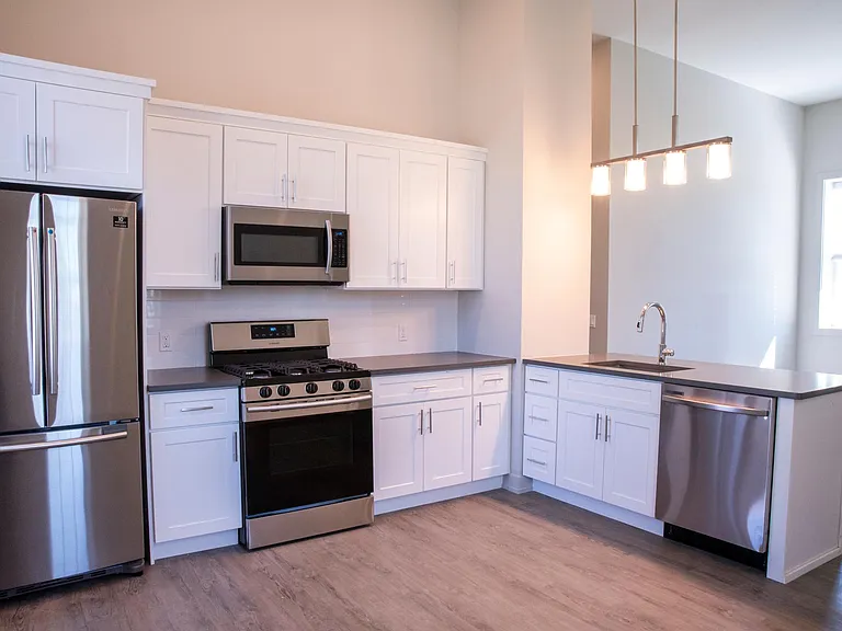 Fairfield Townhomes at Islip — Photo 10
