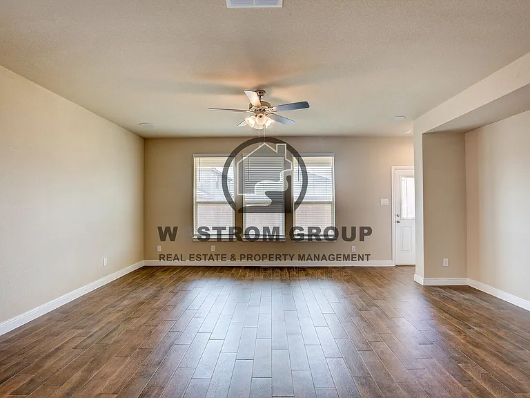 820 Greenford Mnr — Photo 18